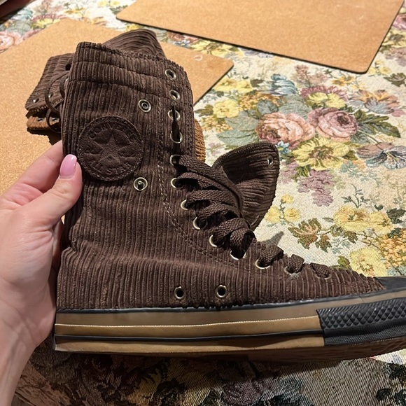 CONVERSE High Tops - Picture 3 of 4